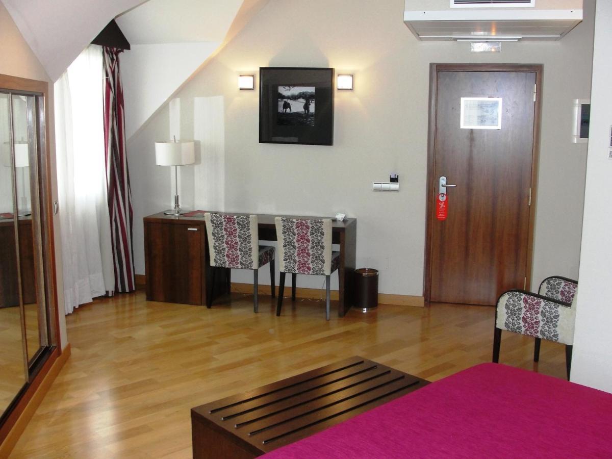 Hotel FC Villalba Collado Villalba Buitenkant foto